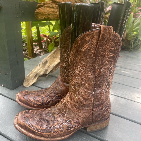 Corral Brown Vintage Western Boots with Embroidered Detailing - Picture 3 of 9